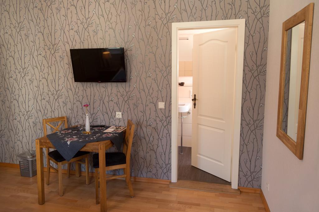 Dooscht Gaestehaus Reichshof Krov Bagian luar foto